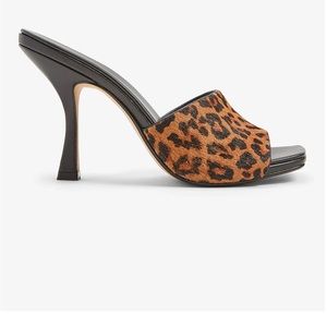 BNWT Thick Haircalf Leather, Leopard print Size 6 slip on style heels